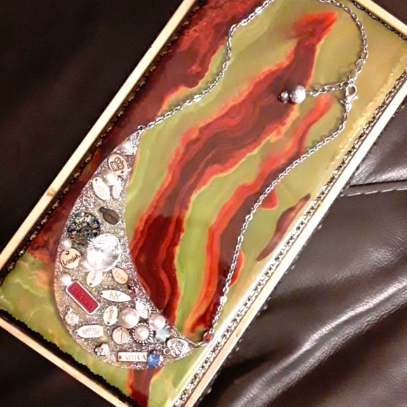 UPCYCLED STATEMENT NECKLACE - Picture 1 of 6